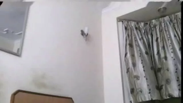 डाल पर उसके हिंदी सेक्सी बीएफ मूवी गुलाबी बिल्ली
