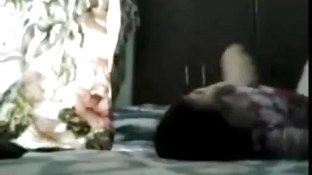 आबनूस नीचे हिंदी सेक्सी मूवी बीएफ पहनने के कपड़ा दे एक तीव्र