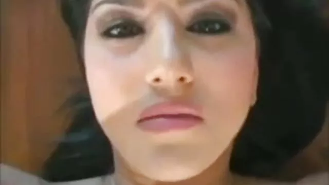 सुनहरे बालों वाली युवा ब्रिट अपने गधे वसा मुर्गा के साथ फैला बीएफ बीएफ सेक्सी मूवी है