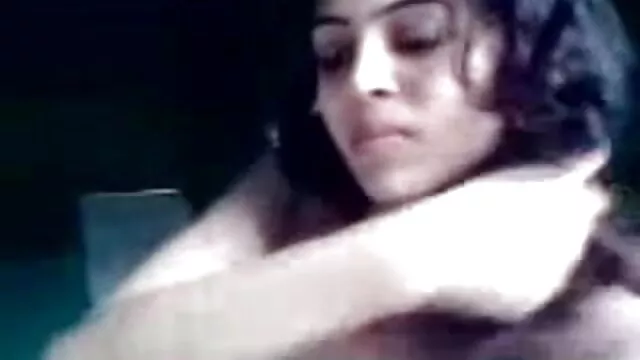 बड़े स्तन लाल बीएफ सेक्सी वीडियो मूवी बालों वाली हस्तमैथुन के साथ दो विशाल खिलौने.