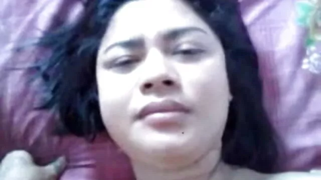 झुकता है बीएफ सेक्सी मूवी वीडियो में और इसे खोलता है