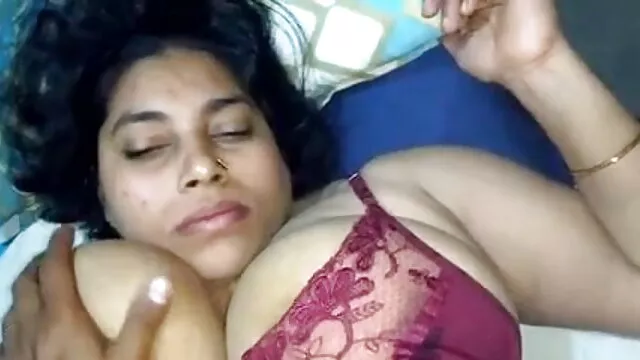 उत्सुक श्यामला स्ट्रिप्स बंद बीएफ सेक्सी पिक्चर मूवी सुंदर काली पोशाक