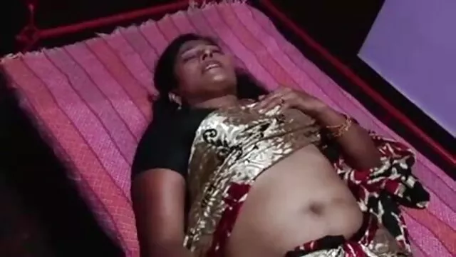 अपने मुर्गा सेक्सी बीएफ अंग्रेजी मूवी के साथ खेलता है