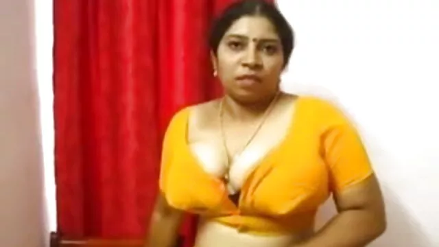प्राकृतिक बड़े स्तन सेक्सी मूवी बीएफ वीडियो में बेब उसे स्तन पर बंद झटका करने के लिए प्रोत्साहित करती है!