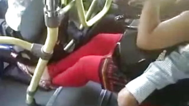 एक रोमांटिक सुनहरे बालों बीएफ सेक्सी मूवी वाली