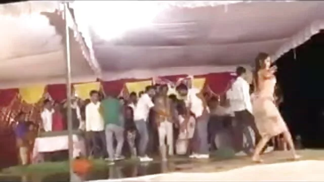 बैंगब्रोस-मुर्गा के राक्षसों बीएफ सेक्सी फिल्में मूवी पर एक अच्छे समय के लिए रैकेट में मदद करता है