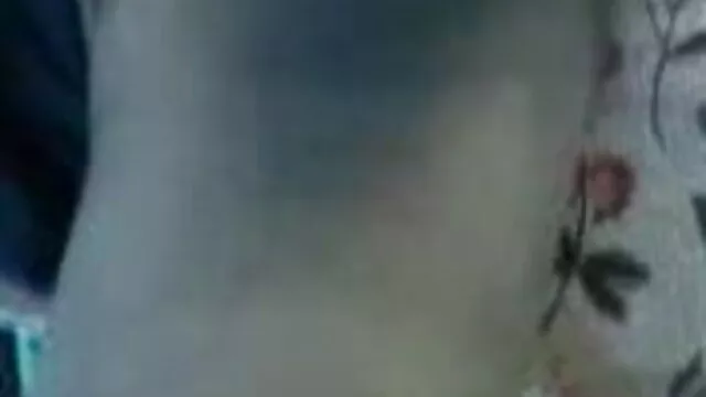 सेक्सी एचडी मूवी बीएफ सेक्सी गर्म शौकिया पत्नी भाग्यशाली आदमी के निपल्स बेकार है और उसे गुदगुदी