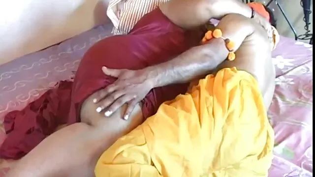 Wetandpissy-सोफे हिंदी में सेक्सी मूवी बीएफ भिगोने